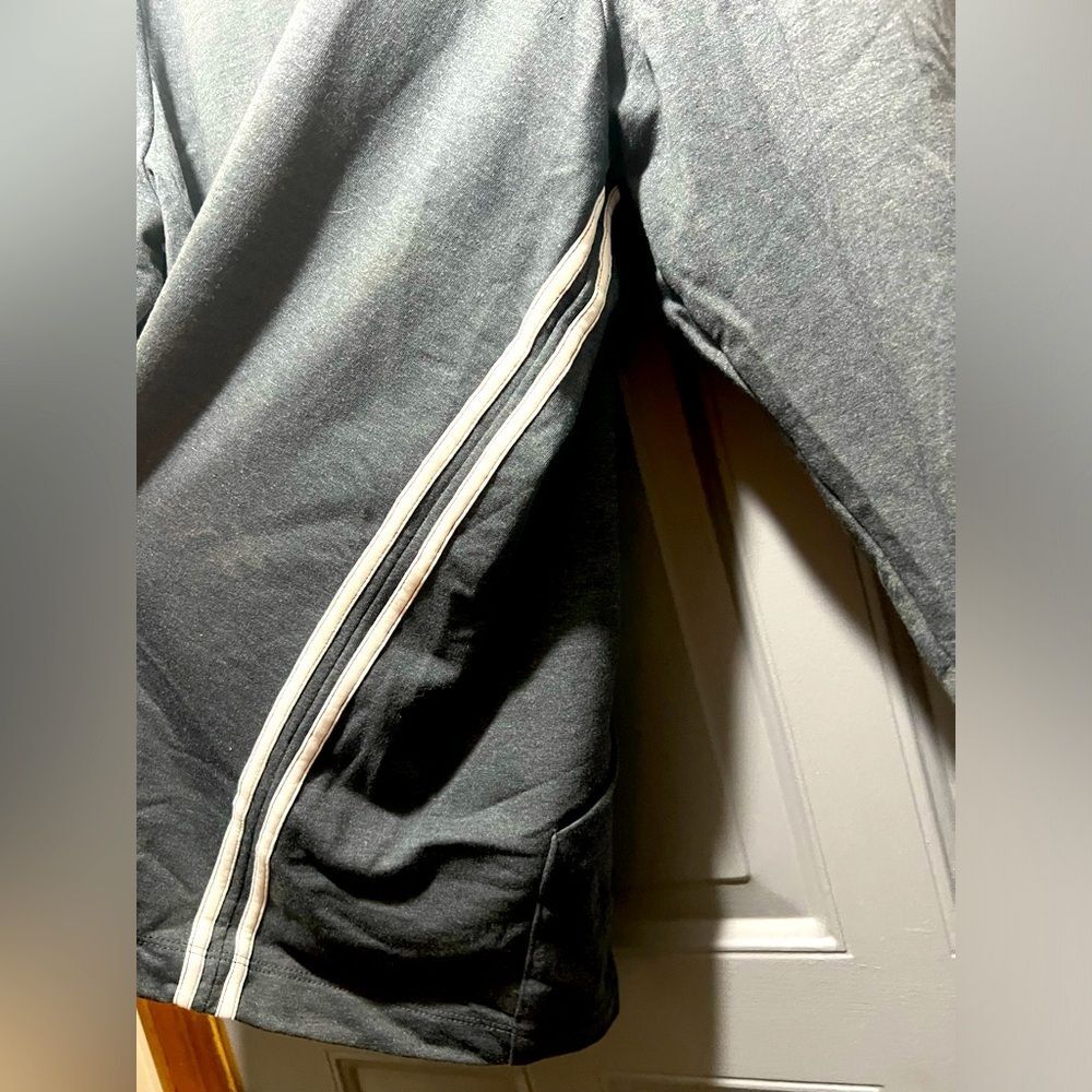 Liz and me sport 18/20 grey hoodie white stripe sides
